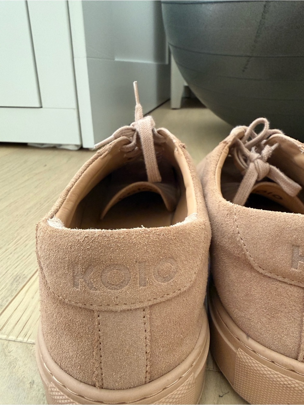KOIO Blush Suede Low-Top Sneakers - Picture 3 of 7